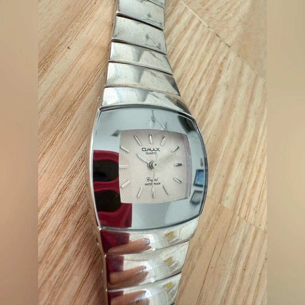 Retro Omax ladies silver tone dress watch NEW BATTERY